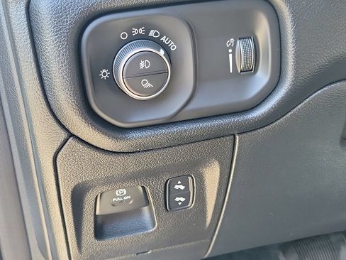 Used 2021 RAM 1500 Big Horn AWD/4WD image 30