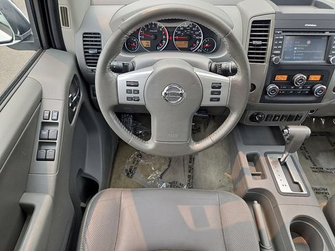 Used 2016 Nissan Frontier SL w/ Moonroof Package AWD/4WD image 12