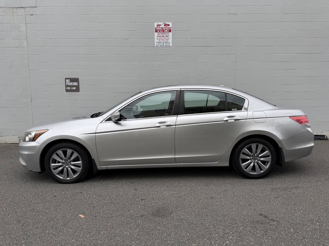Used 2011 Honda Accord EX-L image 4