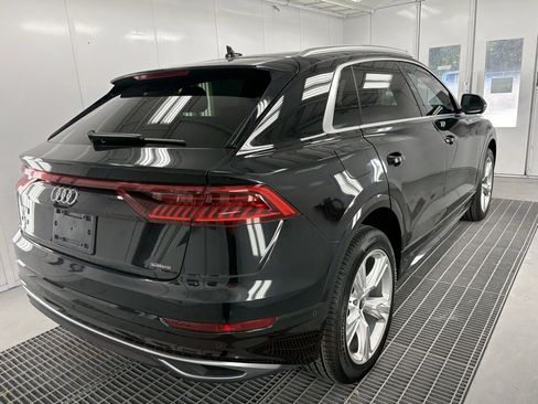 Used 2022 Audi Q8 Premium image 5