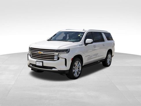Used 2021 Chevrolet Suburban High Country w/ Premium Package AWD/4WD image 2