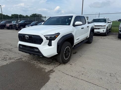 Used 2024 Toyota Tacoma TRD Off-Road AWD/4WD image 2