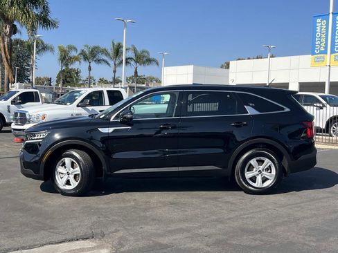 Used 2023 Kia Sorento LX image 2