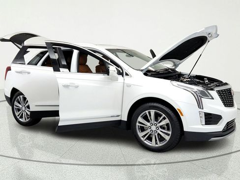 Certified 2025 Cadillac XT5 Premium Luxury w/ LPO, Floor Liner Package AWD/4WD image 14