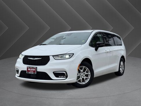 Used 2024 Chrysler Pacifica Touring-L FWD image 2