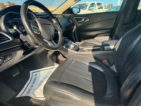 Used 2017 Chrysler 200 Limited Platinum w/ Comfort & Convenience Group image 7