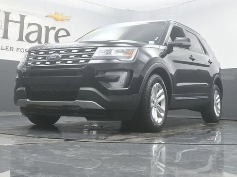 Used 2017 Ford Explorer XLT FWD image 4