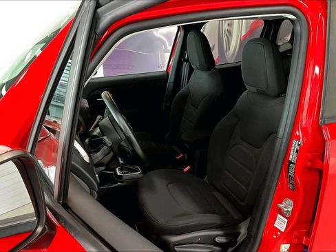 Used 2018 Jeep Renegade Latitude w/ Cold Weather Group AWD/4WD image 9