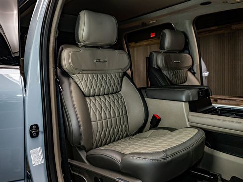 Used 2026 Ford F350 Platinum w/ Platinum Plus Package image 29