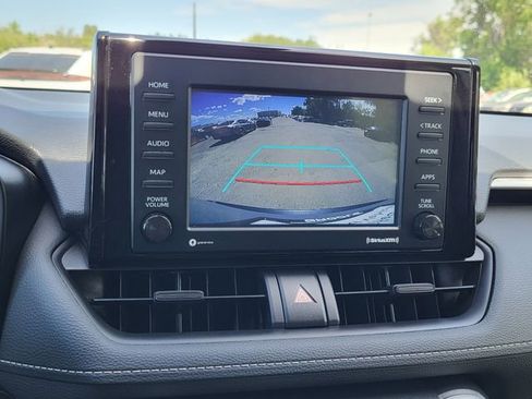 Used 2022 Toyota RAV4 LE AWD/4WD image 17