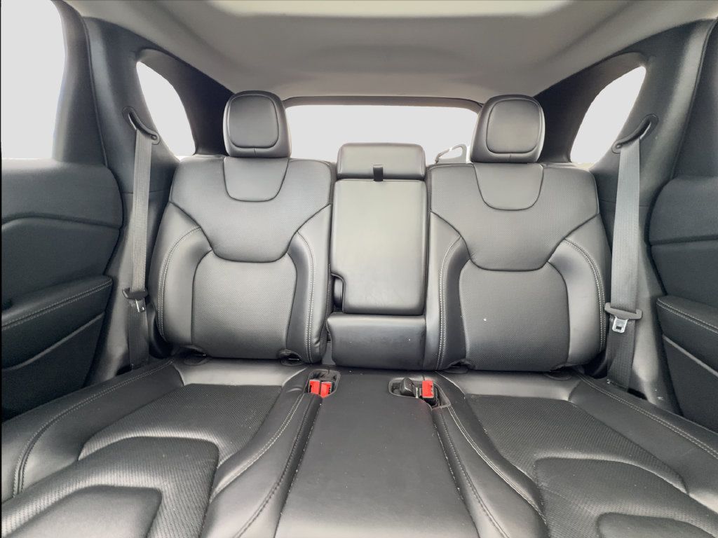Used 2021 Jeep Cherokee Limited AWD/4WD image 23