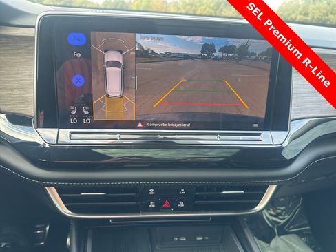 Used 2025 Volkswagen Atlas SEL Premium R-Line image 32