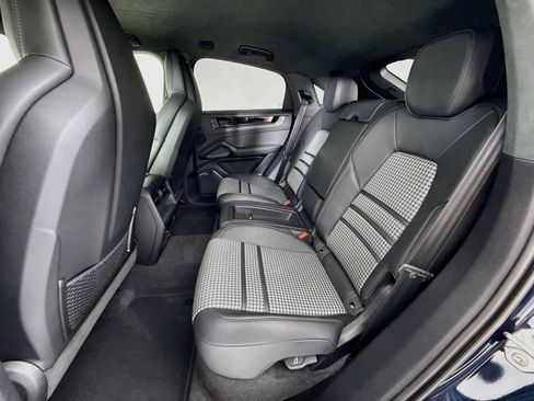 Certified 2026 Porsche Cayenne GTS AWD/4WD image 23