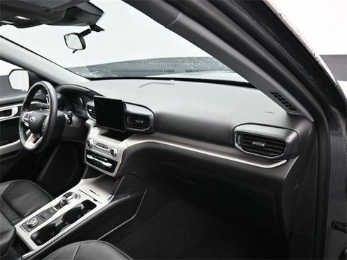 Used 2024 Ford Explorer XLT w/ Equipment Group 202A image 11