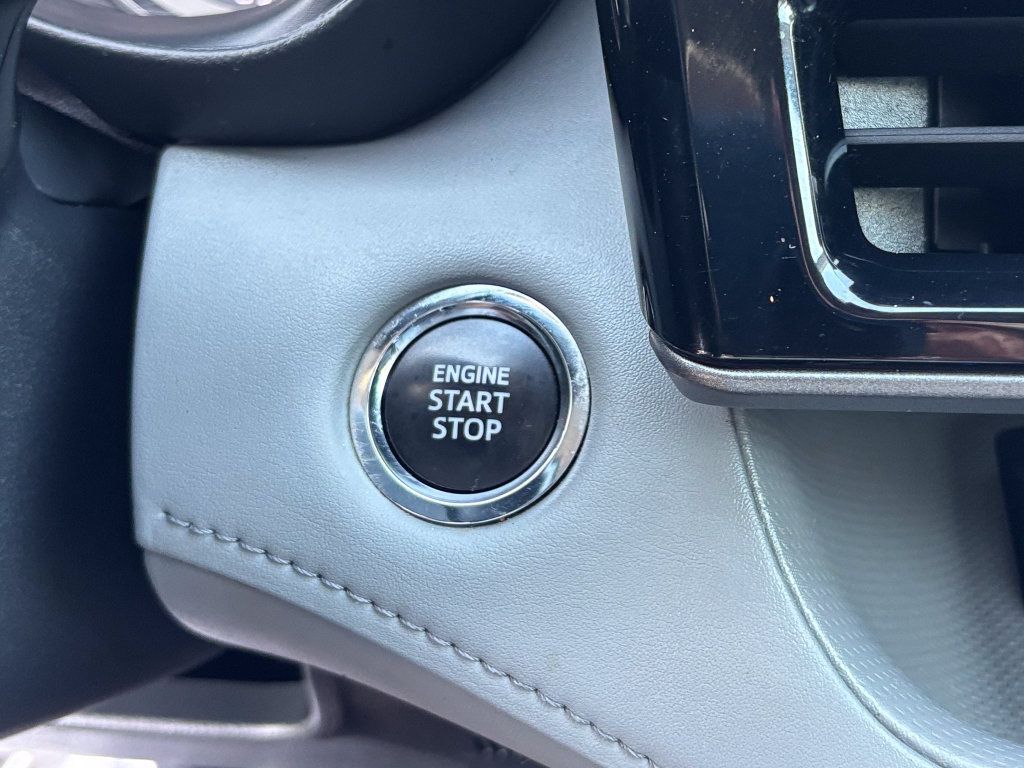 Used 2023 Toyota Highlander XLE AWD/4WD image 25