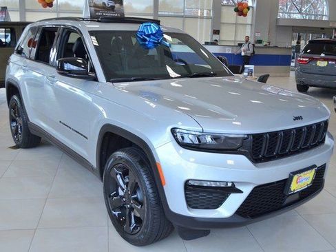 New 2025 Jeep Grand Cherokee Limited w/ Black Appearance Package image 2