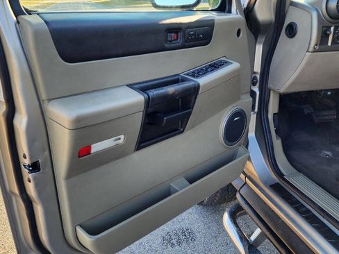 Used 2003 HUMMER H2 w/ Preferred Equipment Group image 12