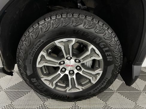 Used 2024 GMC Sierra 1500 SLE image 11