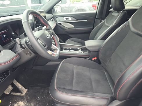 Used 2025 Ford Explorer ST AWD/4WD image 6