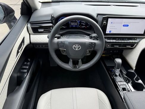 Used 2025 Toyota Camry XLE FWD image 25