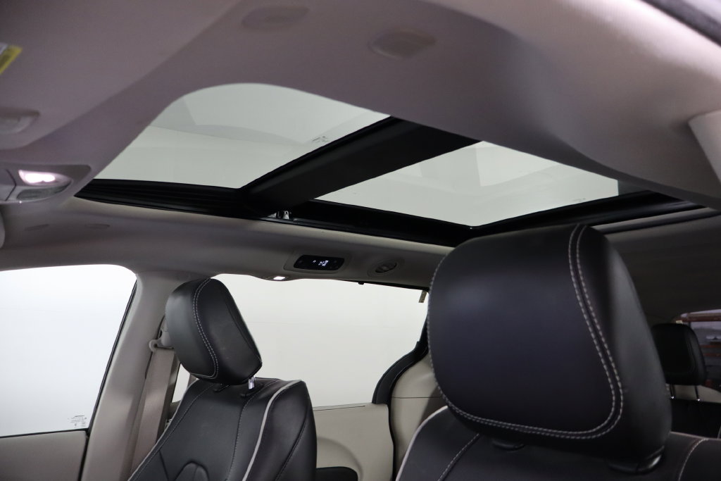 Used 2023 Chrysler Pacifica Limited FWD image 38