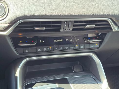 Certified 2024 MAZDA CX-90 Plug-In Hybrid w/ Preferred AWD/4WD image 16