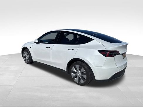 Used 2023 Tesla Model Y Long Range image 4