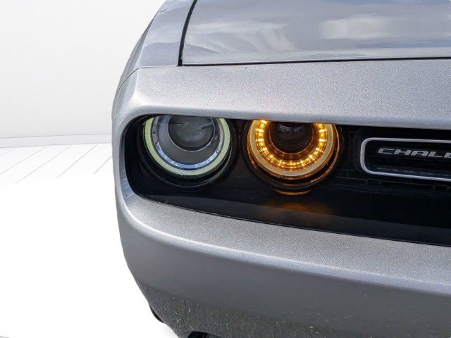Used 2018 Dodge Challenger R/T RWD image 9