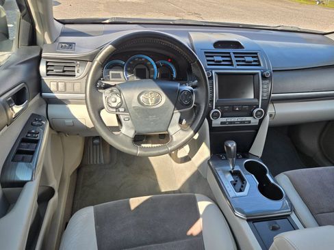Used 2012 Toyota Camry XLE w/ Leather Pkg FWD image 5
