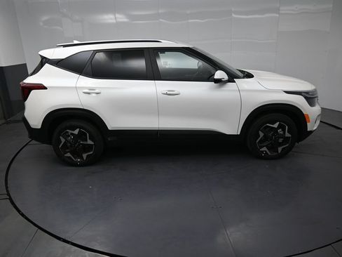 New 2026 Kia Seltos S FWD image 10