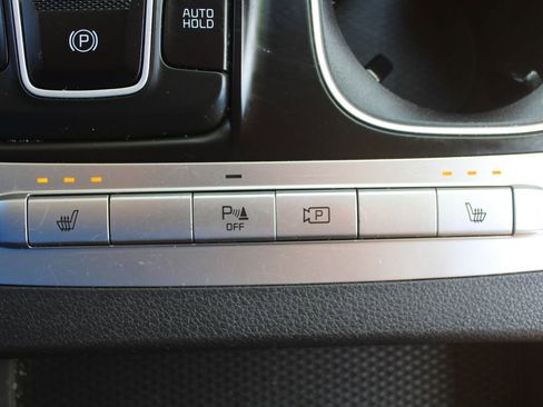 Used 2022 Kia Carnival LX FWD image 42