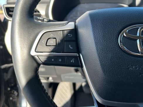 Used 2024 Toyota Highlander Platinum image 14