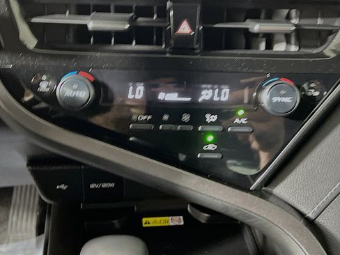 Used 2022 Toyota Camry XSE image 26