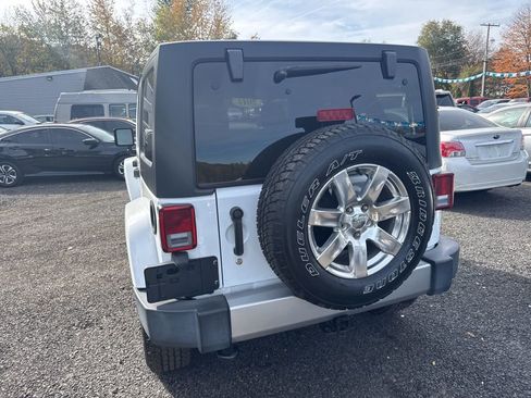 Used 2017 Jeep Wrangler Unlimited Sahara w/ Connectivity Group image 12