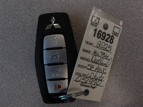 New 2025 Mitsubishi Outlander SE image 36