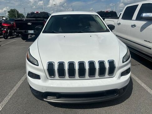 Used 2015 Jeep Cherokee Sport w/ Cold Weather Group FWD image 3