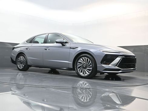 Used 2025 Hyundai Sonata SEL FWD image 21