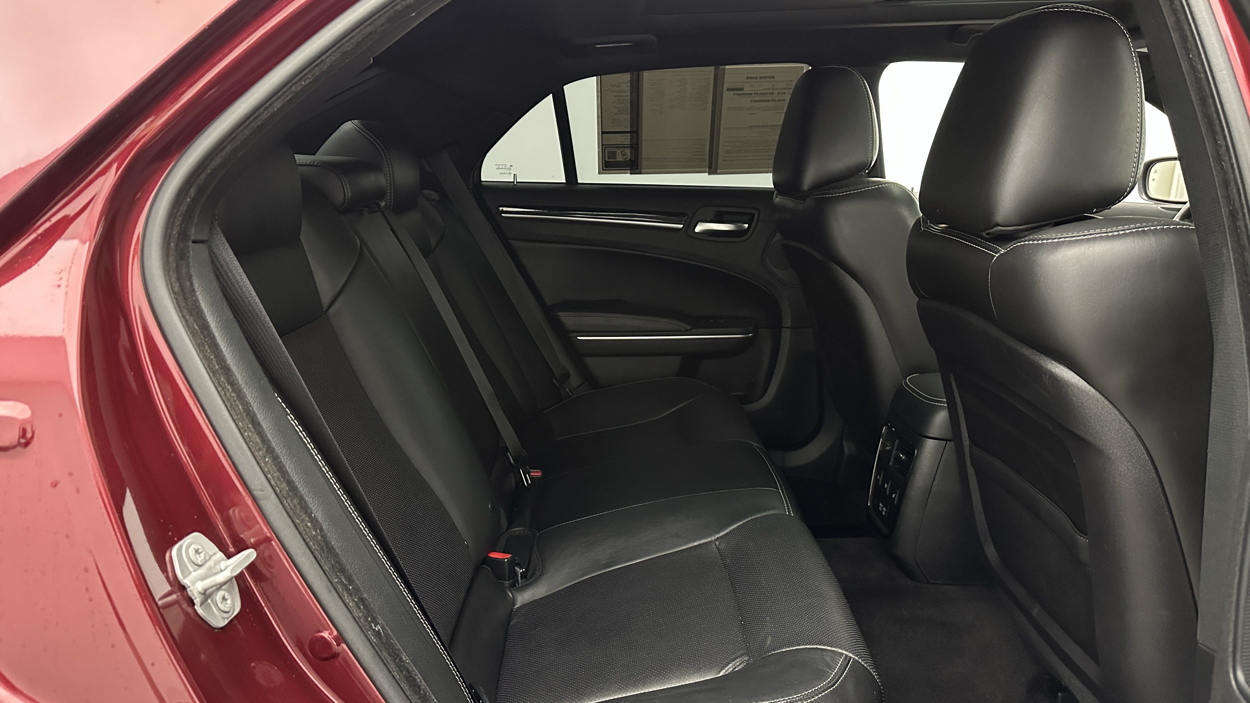Used 2018 Chrysler 300 S w/ 300S Premium Group RWD image 33