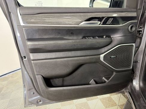 Used 2022 Jeep Wagoneer Series II AWD/4WD image 11