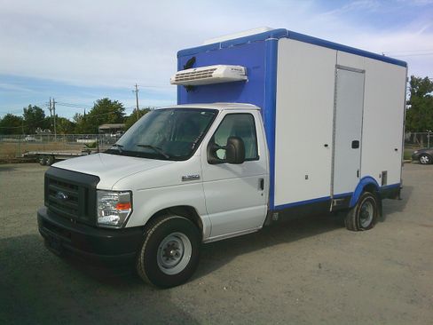 Used 2023 Ford E-350 and Econoline 350 Super Duty w/ Power Windows & Locks Group RWD image 1