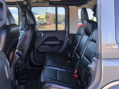 Used 2023 Jeep Wrangler Unlimited Sahara image 27