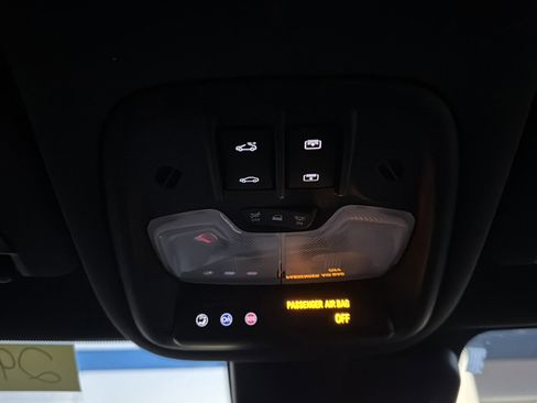 Used 2023 Chevrolet TrailBlazer RS w/ Sun and Liftgate Package image 39