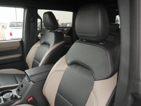 Used 2023 Ford Bronco Wildtrak image 10