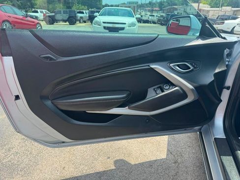 Used 2017 Chevrolet Camaro LT RWD image 11