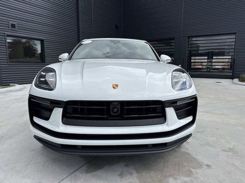 Certified 2025 Porsche Macan image 4