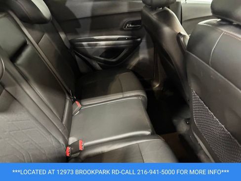 Used 2020 Chevrolet Trax LT w/ Sun & Sound Package AWD/4WD image 19