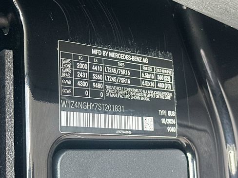 Used 2025 Mercedes-Benz Sprinter 2500 image 9