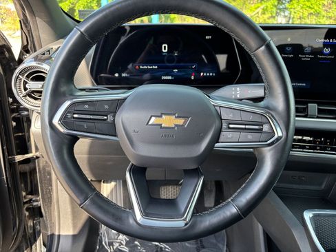 Used 2025 Chevrolet Equinox LT FWD image 28