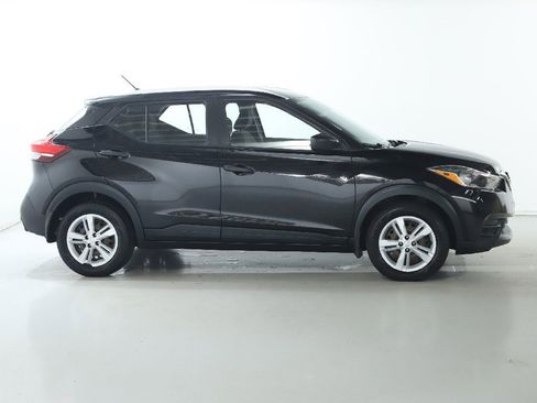 Used 2019 Nissan Kicks S image 11