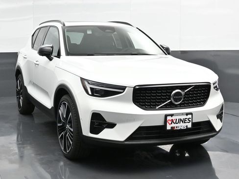 New 2025 Volvo XC40 B5 Plus w/ Climate Package AWD/4WD image 5